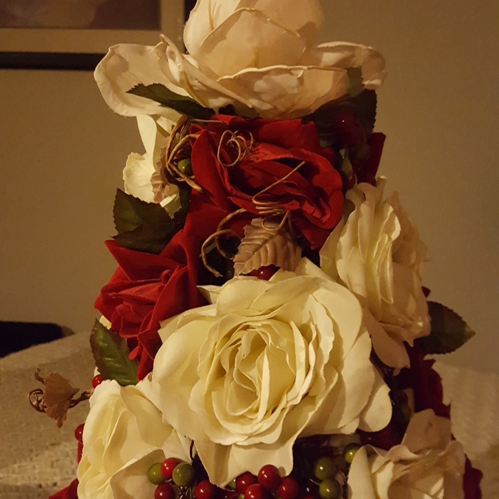 Home Decor Floral Centerpiece. - Picture 3 of 5